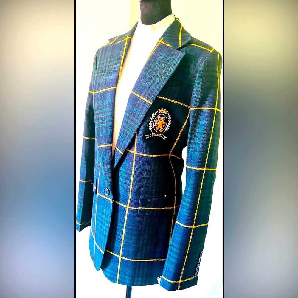 Tommy Hill Blazer, perfect for the holidays perfect color for the right season